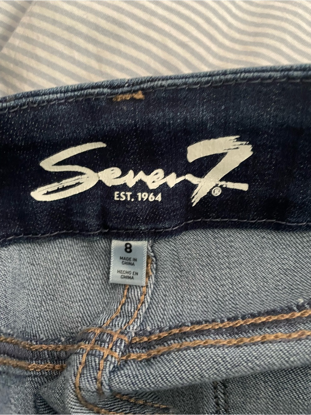 Seven7 brand Tummyless High Rise Skinny Jeans in a women's size 8 - Picture 4 of 4